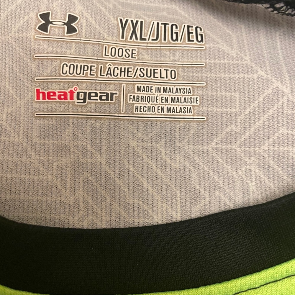 Under Amour youth XL long sleeve heat shirt